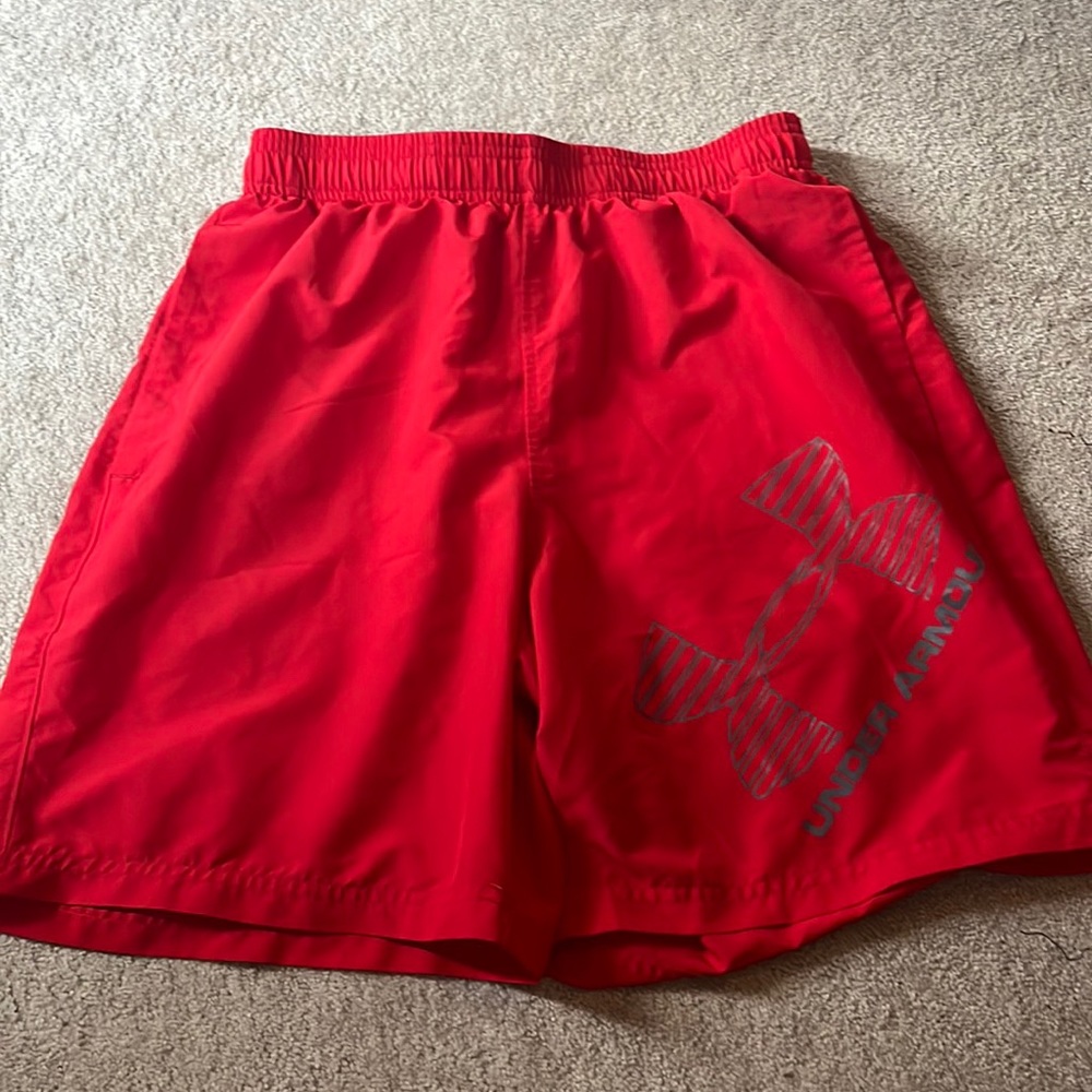 Men Under Armour Shorts Medium